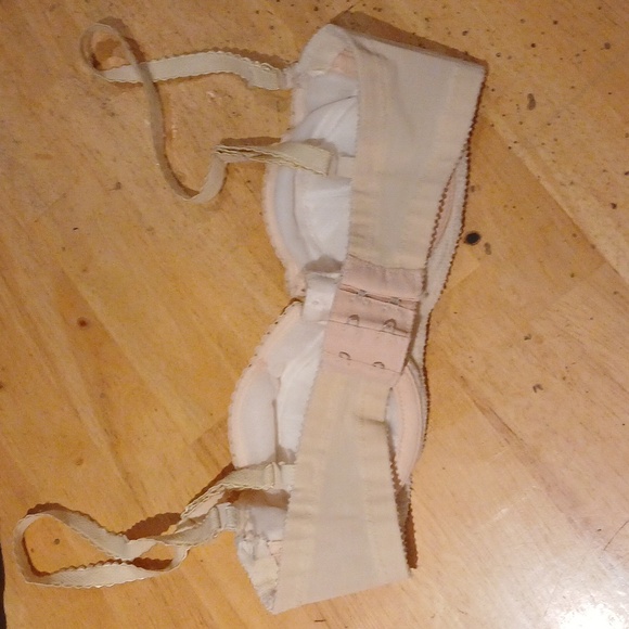 Woman's Bra - Picture 2 of 4